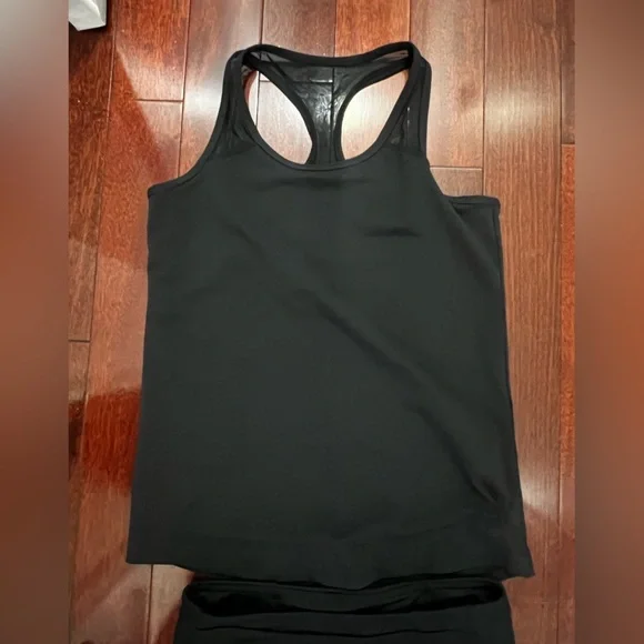 Fabletics Women's Black Sleeveless top and matching leggings - Picture 2 of 4